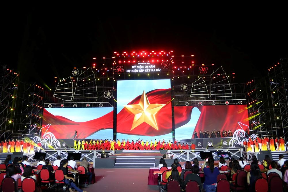 Tổng duyệt Chương trình nghệ thuật Cầu truyền hình trực tiếp kỷ niệm 70 năm sự kiện Tập kết ra Bắc
